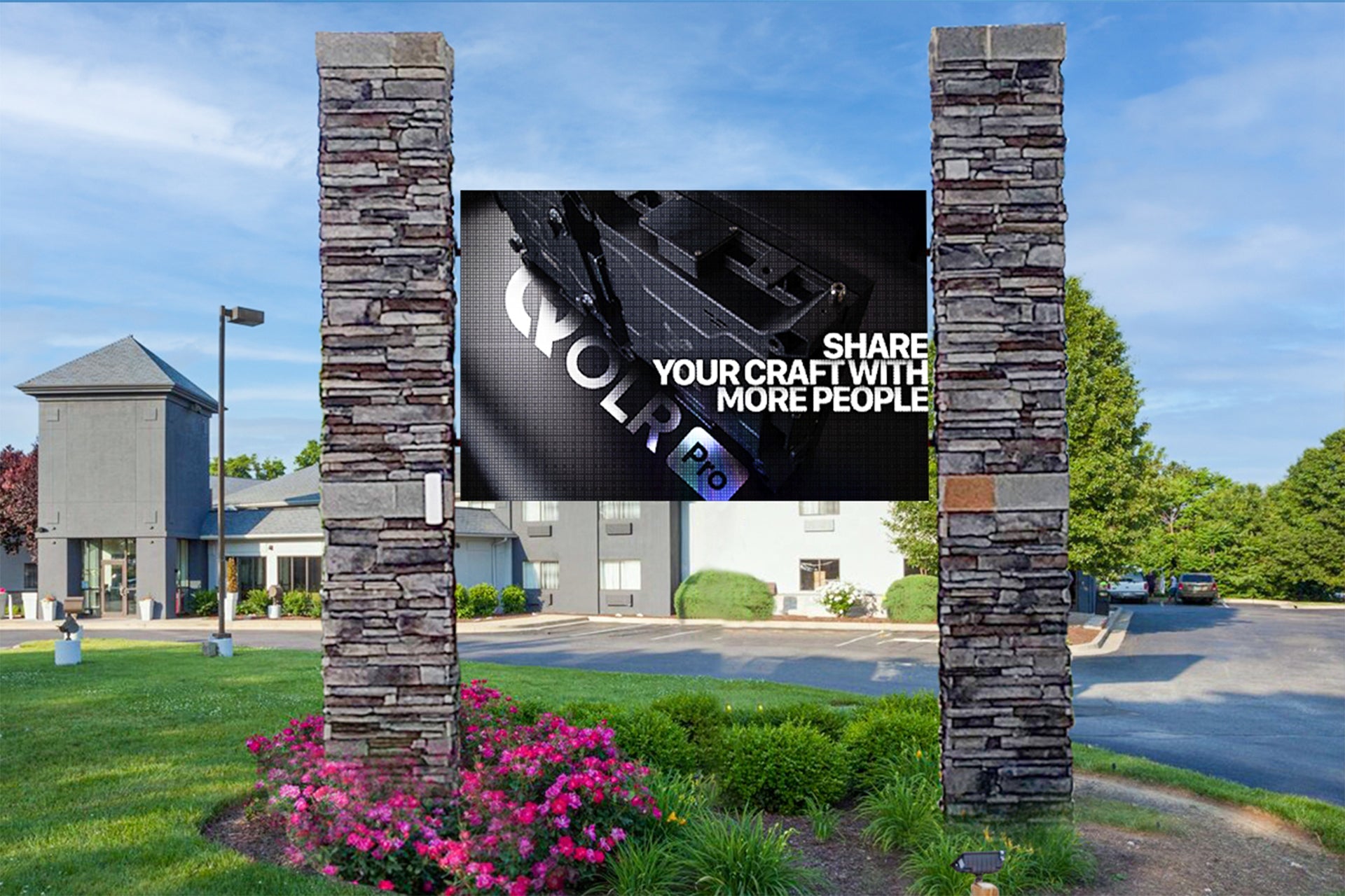 Qolr PRO Double-Sided Outdoor LED Sign Bright High-Resolution SMD Full Color Programmable Wireless EMC