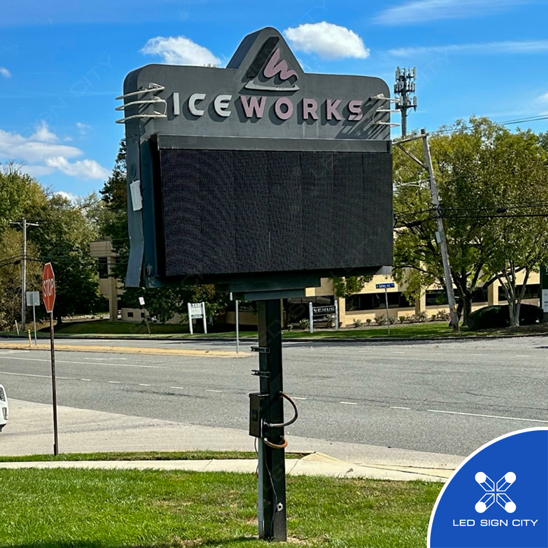 IceWorks, an ice skating rink in Aston, PA  is welcoming visitors and attracting passerby traffic with a brand new LED sign.